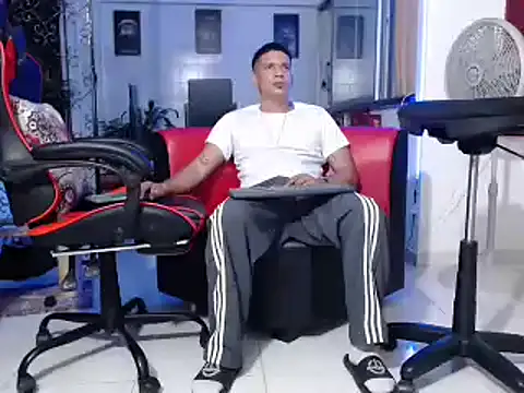 Snapshot of damiam_fiery chatting on 12/22/24, 12:28 damiam fiery online show from 12/22/24, 12:28