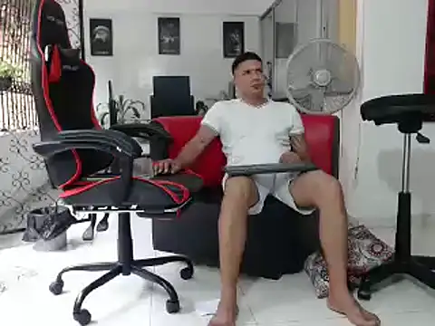 Snapshot of damiam_fiery chatting on 12/23/24, 08:14 damiam fiery online show from 12/23/24, 08:14