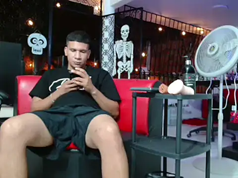 Snapshot of damiam_fiery chatting on 11/06/25, 03:51 damiam fiery online show from 11/06/25, 03:51