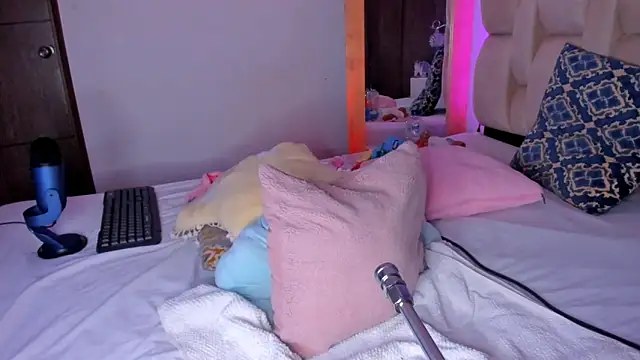 brendaruiz online show from 02/28/25, 01:03