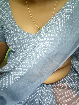 Snapshot of tamil_subha69 chatting on 12/22/24, 01:23 tamil subha69 online show from 12/22/24, 01:23