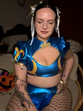 Snapshot of ScottishTension chatting on 10/31/25, 11:06 ScottishTension online show from 10/31/25, 11:06