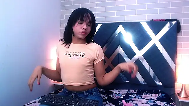 AndreaGil  online show from 02/24/25, 11:32