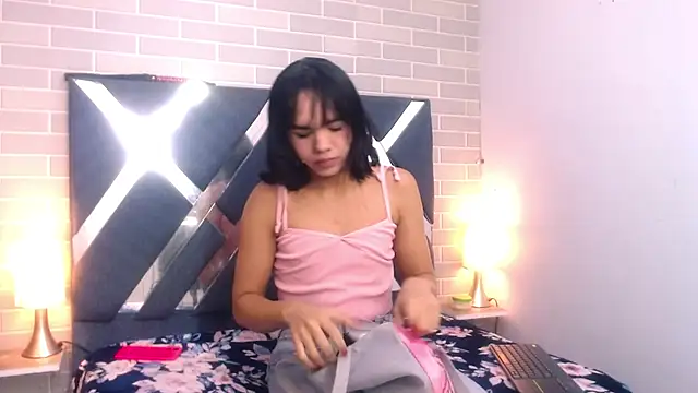 AndreaGil  online show from 02/25/25, 12:13