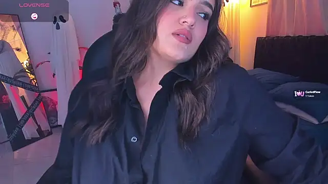 ellarosee  online show from 10/21/25, 06:19