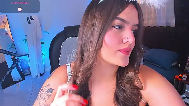 ellarosee  online show from 10/28/25, 05:37