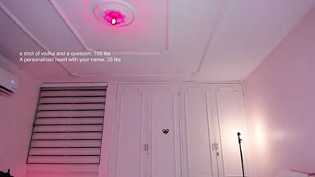 Snapshot of SweetJennaa chatting on 02/24/25, 08:27 SweetJennaa online show from 02/24/25, 08:27