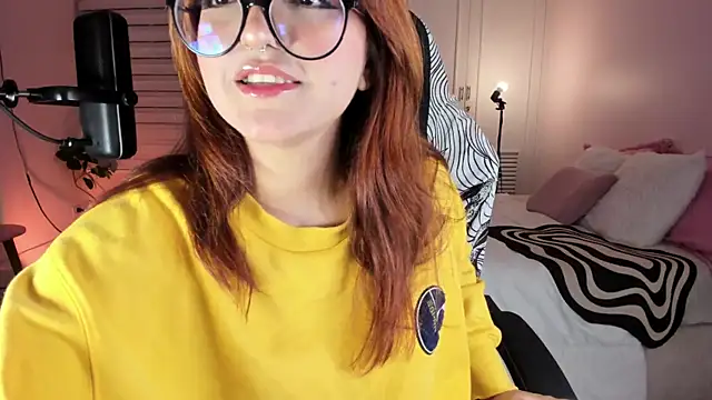 Snapshot of SweetJennaa chatting on 03/08/25, 04:12 SweetJennaa online show from 03/08/25, 04:12