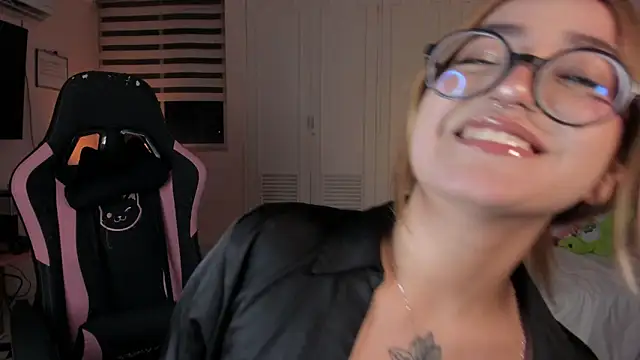 Snapshot of SweetJennaa chatting on 09/20/25, 02:34 SweetJennaa online show from 09/20/25, 02:34