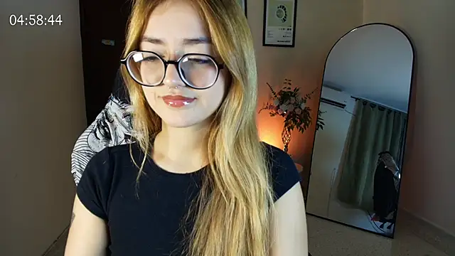 Snapshot of SweetJennaa chatting on 06/18/26, 01:50 SweetJennaa online show from 06/18/26, 01:50
