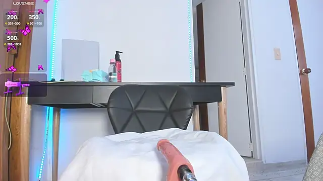 lily evil online show from 02/17/26, 05:52