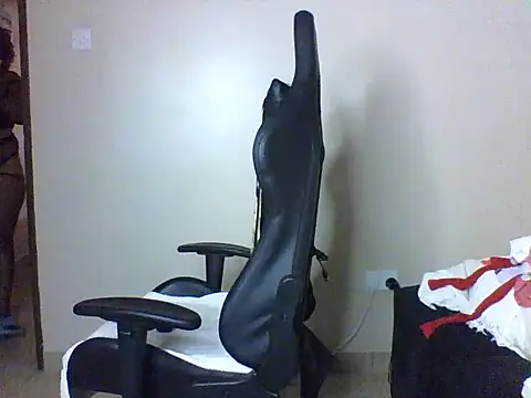 Snapshot of Candii_wet_ chatting on 10/24/25, 10:00 Candii wet online show from 10/24/25, 10:00