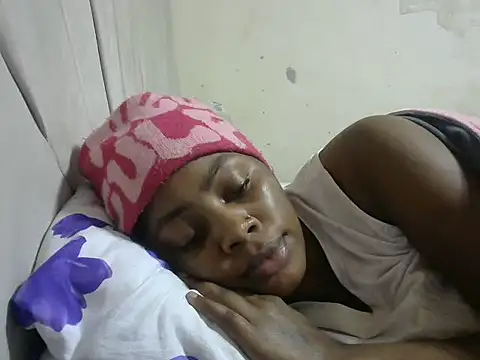 Snapshot of sweetgirlDora chatting on 10/05/25, 03:43 sweetgirlDora online show from 10/05/25, 03:43