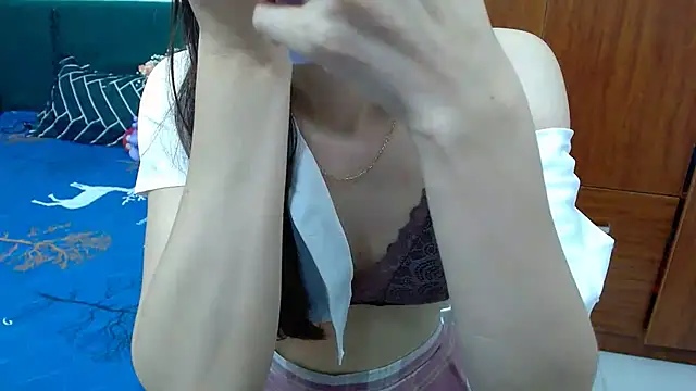 Snapshot of Cindy--Cici chatting on 02/14/25, 04:15 Cindy--Cici online show from 02/14/25, 04:15