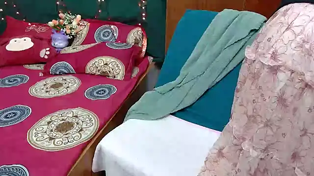 Snapshot of Cindy--Cici chatting on 02/22/25, 01:11 Cindy--Cici online show from 02/22/25, 01:11