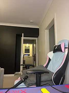 Snapshot of chelsiekink3 chatting on 12/06/24, 07:56 chelsiekink3 online show from 12/06/24, 07:56