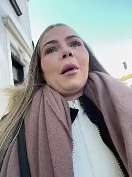 Snapshot of chelsiekink3 chatting on 01/10/25, 11:22 chelsiekink3 online show from 01/10/25, 11:22