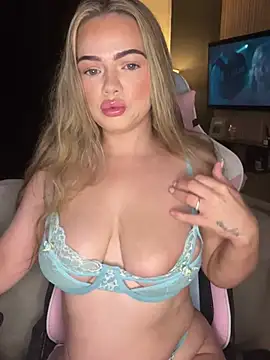 Snapshot of chelsiekink3 chatting on 01/22/25, 07:24 chelsiekink3 online show from 01/22/25, 07:24