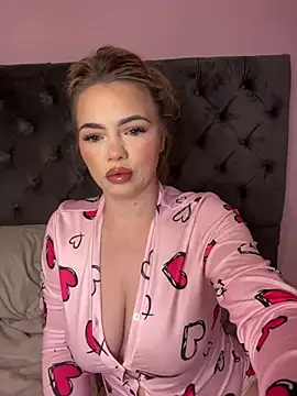 Snapshot of chelsiekink3 chatting on 03/06/25, 08:16 chelsiekink3 online show from 03/06/25, 08:16