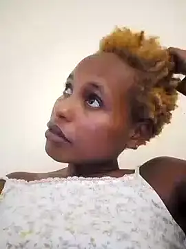 Snapshot of Candykitten chatting on 02/14/25, 12:25 Candykitten online show from 02/14/25, 12:25