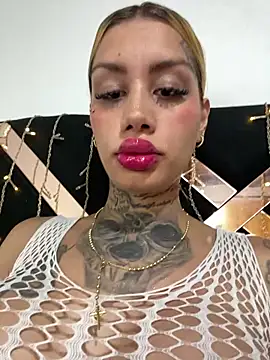 Snapshot of Zaratattoox chatting on 10/07/25, 06:43 Zaratattoox online show from 10/07/25, 06:43