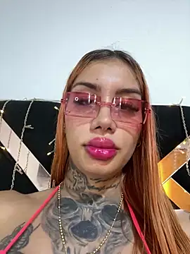 Snapshot of Zaratattoox chatting on 11/03/25, 03:35 Zaratattoox online show from 11/03/25, 03:35