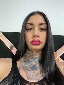 Snapshot of Zaratattoox chatting on 12/21/25, 07:26 Zaratattoox online show from 12/21/25, 07:26