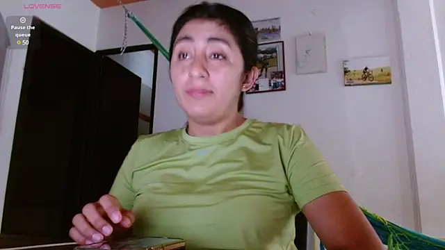 Snapshot of danna_peterson1 chatting on 03/05/25, 08:00 danna peterson1 online show from 03/05/25, 08:00