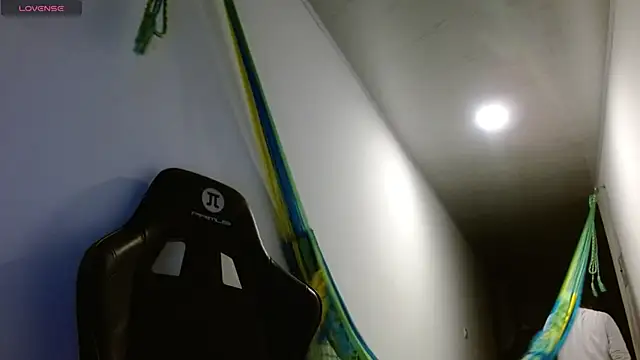 Snapshot of danna_peterson1 chatting on 10/25/25, 10:48 danna peterson1 online show from 10/25/25, 10:48