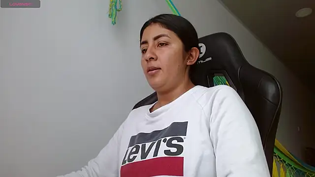 Snapshot of danna_peterson1 chatting on 10/28/25, 06:10 danna peterson1 online show from 10/28/25, 06:10