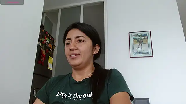 Snapshot of danna_peterson1 chatting on 11/06/25, 03:46 danna peterson1 online show from 11/06/25, 03:46