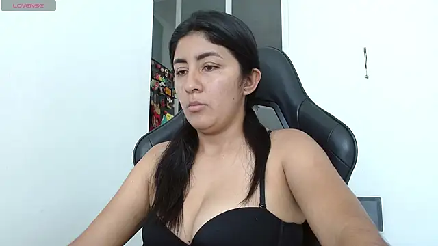 Snapshot of danna_peterson1 chatting on 11/14/25, 07:45 danna peterson1 online show from 11/14/25, 07:45