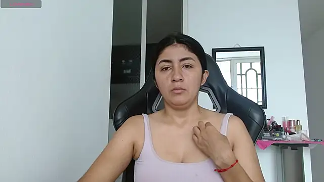 Snapshot of danna_peterson1 chatting on 11/17/25, 03:07 danna peterson1 online show from 11/17/25, 03:07