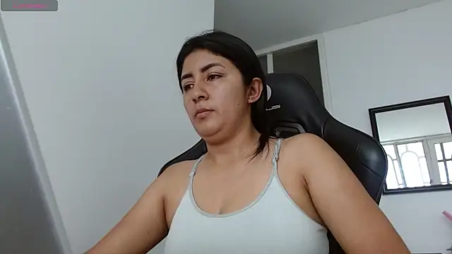 Snapshot of danna_peterson1 chatting on 11/27/25, 08:33 danna peterson1 online show from 11/27/25, 08:33