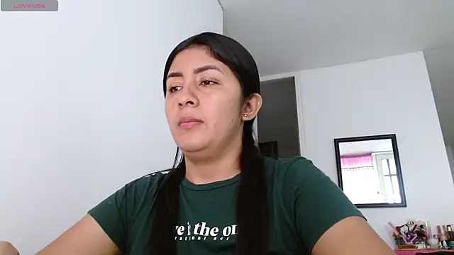 Snapshot of danna_peterson1 chatting on 12/04/25, 08:28 danna peterson1 online show from 12/04/25, 08:28