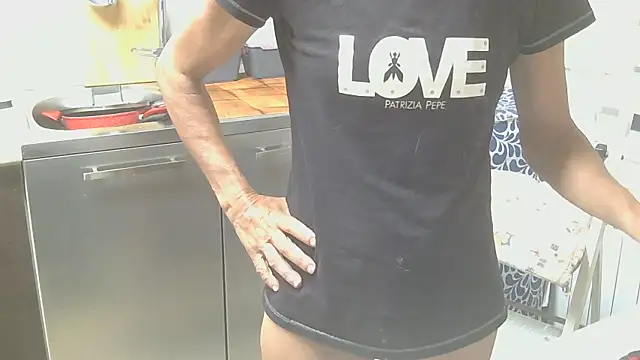 Snapshot of couplemilf2 chatting on 05/17/26, 06:59 couplemilf2 online show from 05/17/26, 06:59