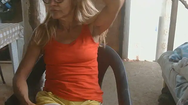 Snapshot of couplemilf2 chatting on 06/06/26, 07:07 couplemilf2 online show from 06/06/26, 07:07