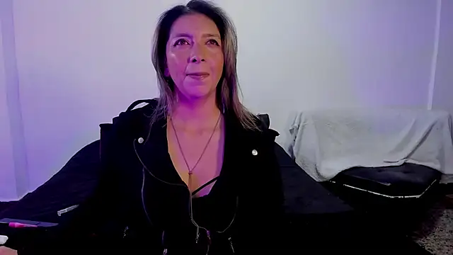 Snapshot of MichelleManson chatting on 10/07/25, 10:56 MichelleManson online show from 10/07/25, 10:56