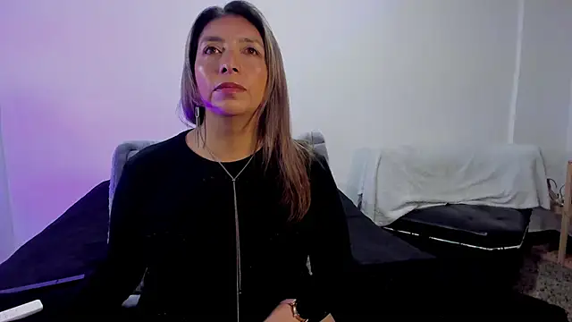 Snapshot of MichelleManson chatting on 10/14/25, 09:21 MichelleManson online show from 10/14/25, 09:21