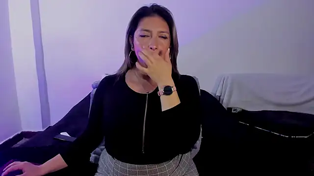 Snapshot of MichelleManson chatting on 11/12/25, 10:15 MichelleManson online show from 11/12/25, 10:15