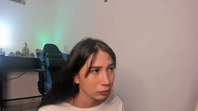 Snapshot of AlessiaVix chatting on 12/25/24, 04:00 AlessiaVix online show from 12/25/24, 04:00