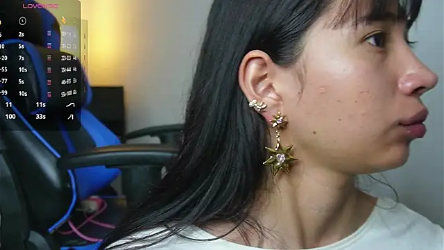 Snapshot of AlessiaVix chatting on 01/02/25, 03:40 AlessiaVix online show from 01/02/25, 03:40