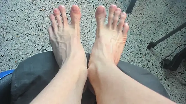 Snapshot of VladHellsing4 chatting on 01/01/25, 10:03 VladHellsing4 online show from 01/01/25, 10:03