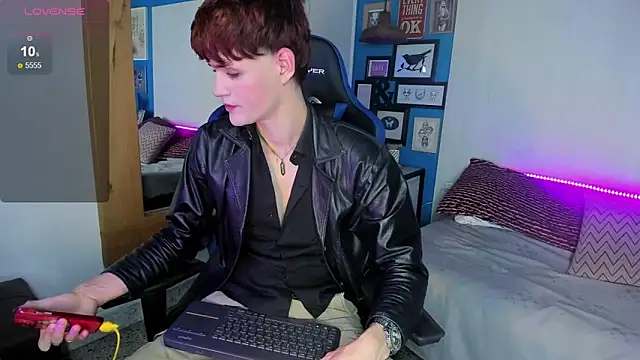 Snapshot of VladHellsing4 chatting on 02/12/25, 02:32 VladHellsing4 online show from 02/12/25, 02:32