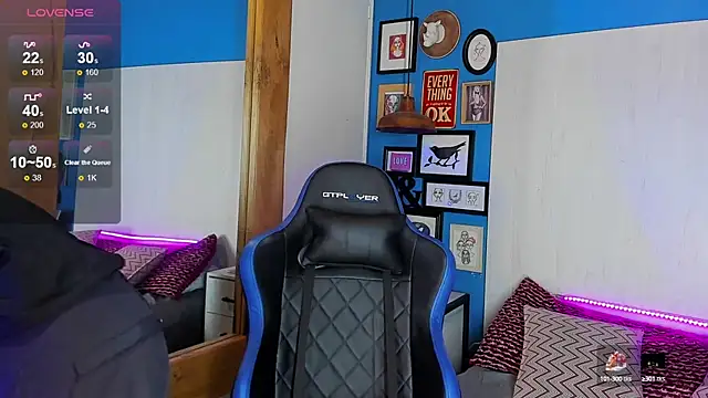 Snapshot of VladHellsing4 chatting on 02/19/25, 02:44 VladHellsing4 online show from 02/19/25, 02:44