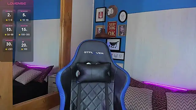 Snapshot of VladHellsing4 chatting on 02/20/25, 02:46 VladHellsing4 online show from 02/20/25, 02:46