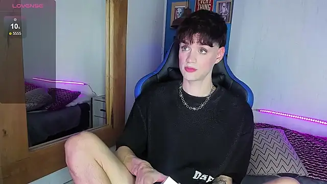 Snapshot of VladHellsing4 chatting on 02/26/25, 02:25 VladHellsing4 online show from 02/26/25, 02:25