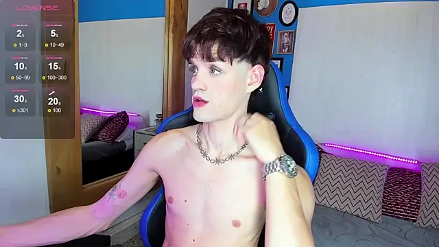 Snapshot of VladHellsing4 chatting on 03/04/25, 02:10 VladHellsing4 online show from 03/04/25, 02:10