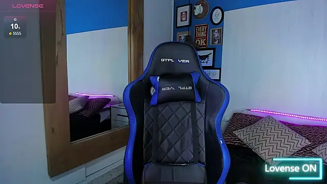 Snapshot of VladHellsing4 chatting on 03/10/25, 02:05 VladHellsing4 online show from 03/10/25, 02:05