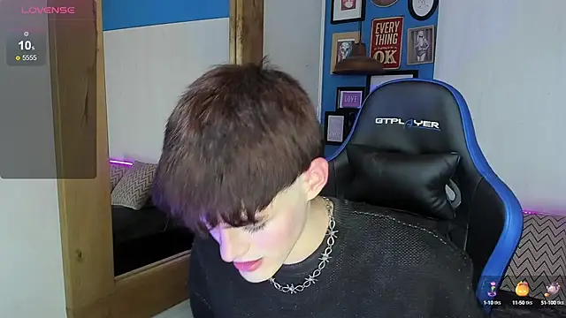 Snapshot of VladHellsing4 chatting on 03/18/25, 01:42 VladHellsing4 online show from 03/18/25, 01:42